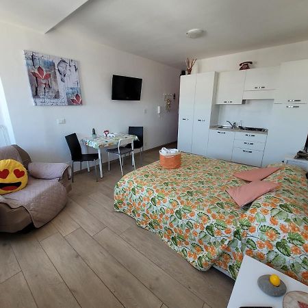 Rosato 3 Sea View Apartment Lignano Sabbiadoro Exterior foto